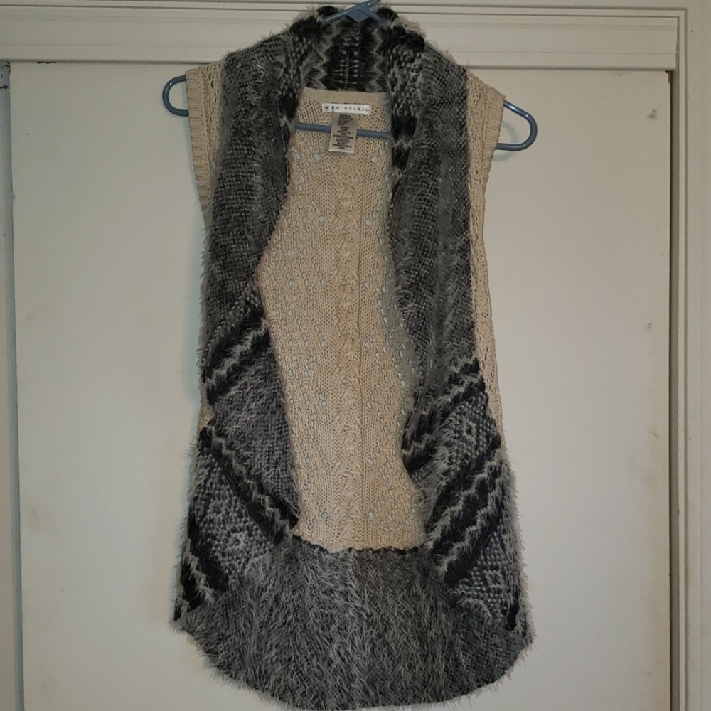 Sleeveless cardigan